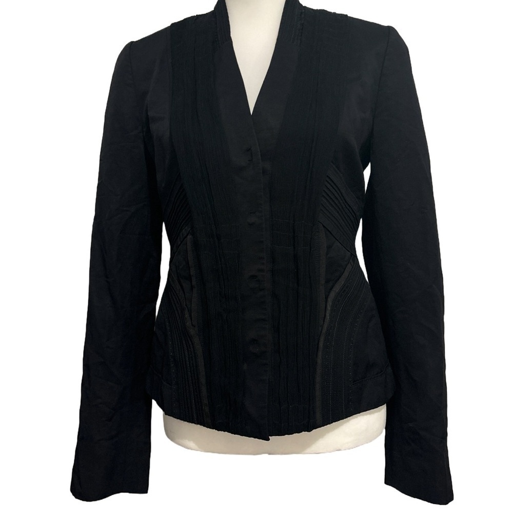Elie Tahari Women’s Black Linen Blend Snap Up Blazer. Size small